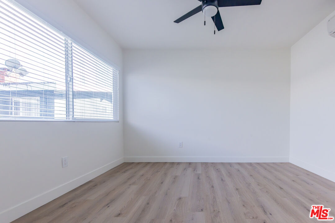 1303 Beryl Street, Unit B Redondo Beach, CA 90277 - Photo 11 of 22 an empty room with a window