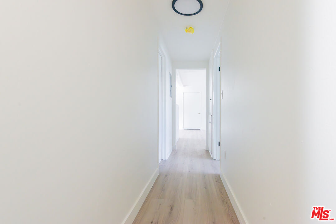 1303 Beryl Street, Unit B Redondo Beach, CA 90277 - Photo 21 of 22 a view of a hallway