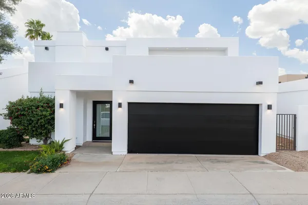 $2,100,000 | 3033 East Claremont Avenue, Phoenix, AZ 85016