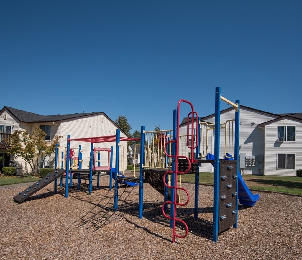 1001 Northeast Briarcreek Way Hillsboro, OR 97006 - Photo 14 of 19 a view of a chairs and table in backyard