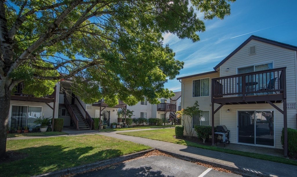 1001 Northeast Briarcreek Way Hillsboro, OR 97006 - Photo 17 of 19 a front view of a house with garden