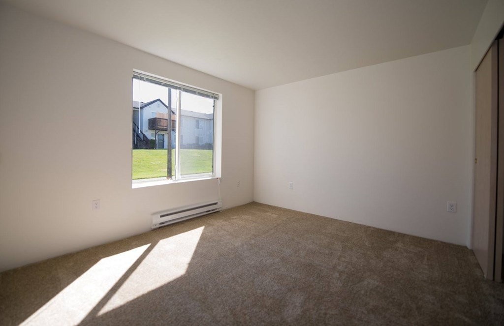 1001 Northeast Briarcreek Way Hillsboro, OR 97006 - Photo 4 of 19 an empty room with windows