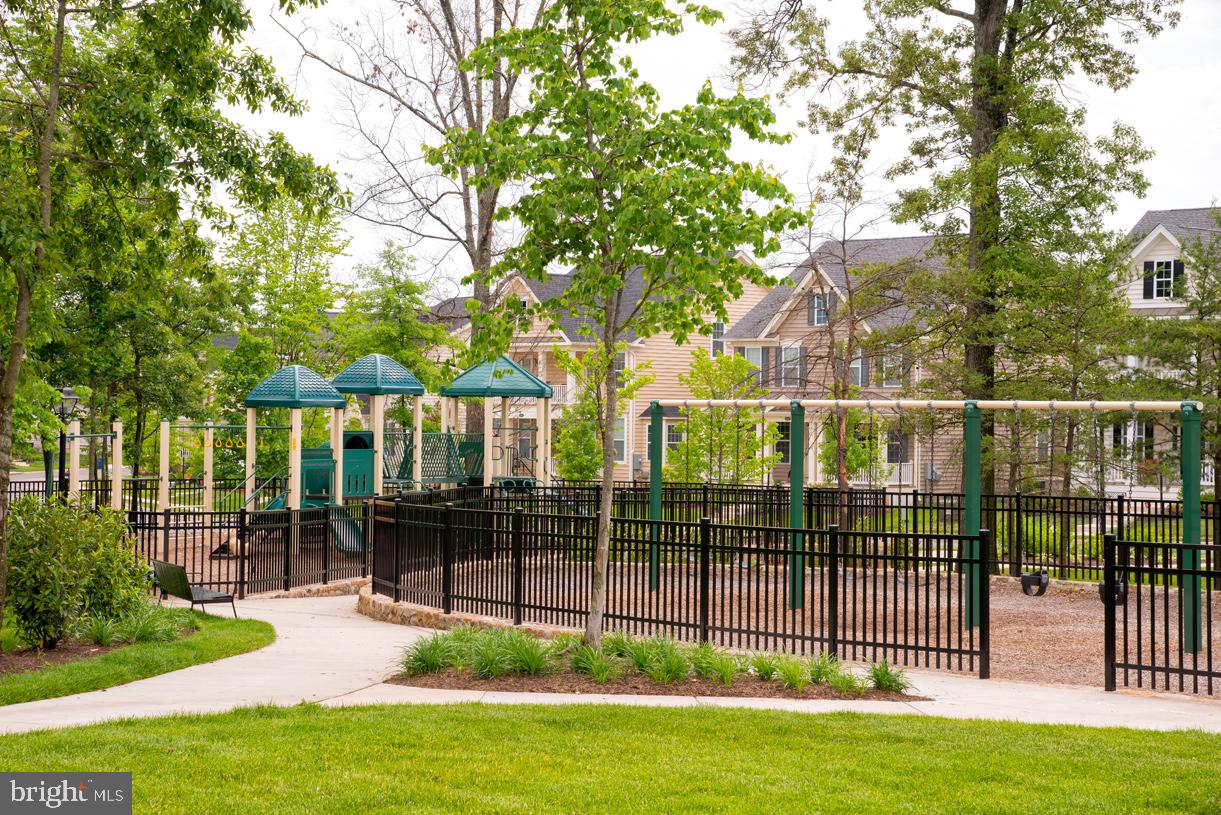 43022 Vernon Ridge Terrace Ashburn, VA 20148 - Photo 19 of 19 Tot Lots/Playground at Loudoun Valley