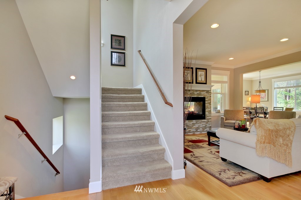 2001 Northeast 37th Place Renton, WA 98056 - Photo 2 of 25 Gallery Image 2