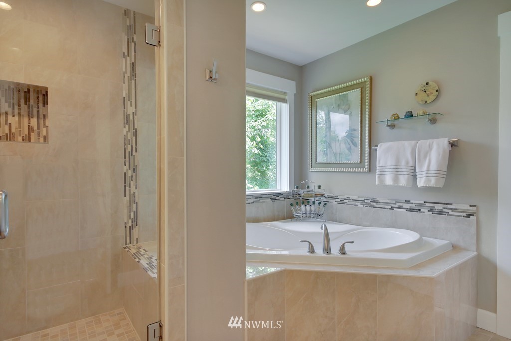 2001 Northeast 37th Place Renton, WA 98056 - Photo 14 of 25 Gallery Image 14
