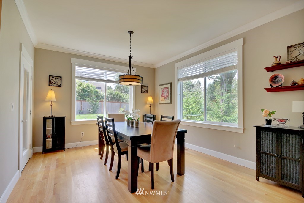 2001 Northeast 37th Place Renton, WA 98056 - Photo 4 of 25 Gallery Image 4