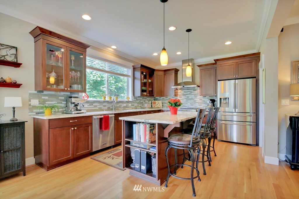 2001 Northeast 37th Place Renton, WA 98056 - Photo 5 of 25 Gallery Image 5