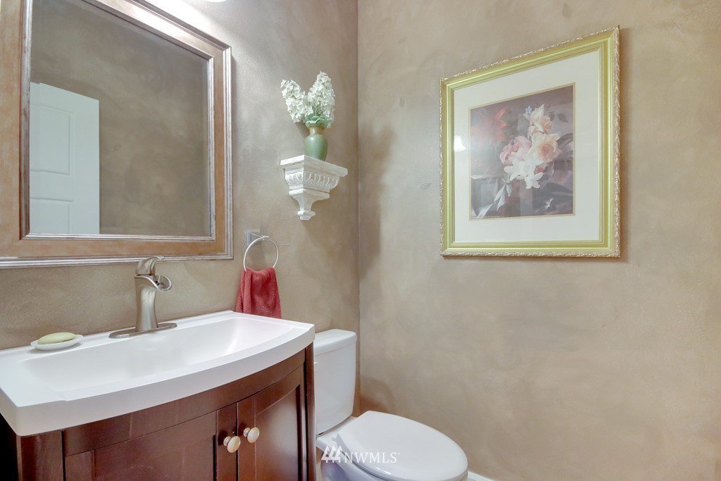 2001 Northeast 37th Place Renton, WA 98056 - Photo 9 of 25 Gallery Image 9