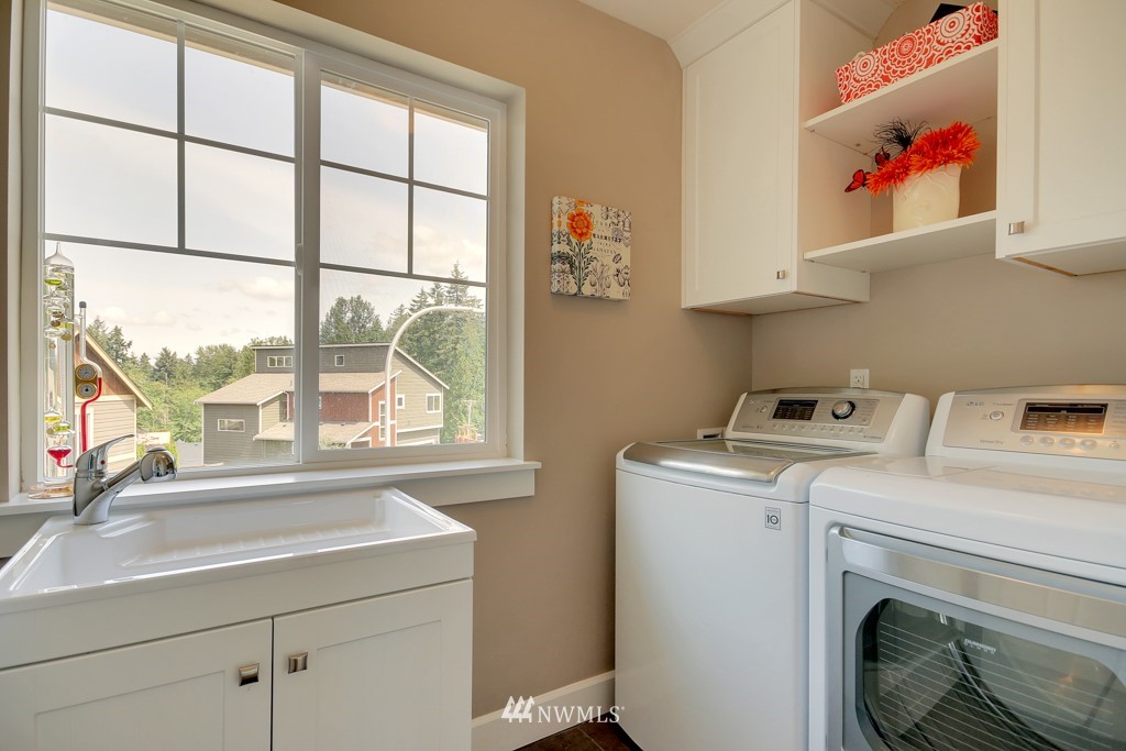 2001 Northeast 37th Place Renton, WA 98056 - Photo 10 of 25 Gallery Image 10