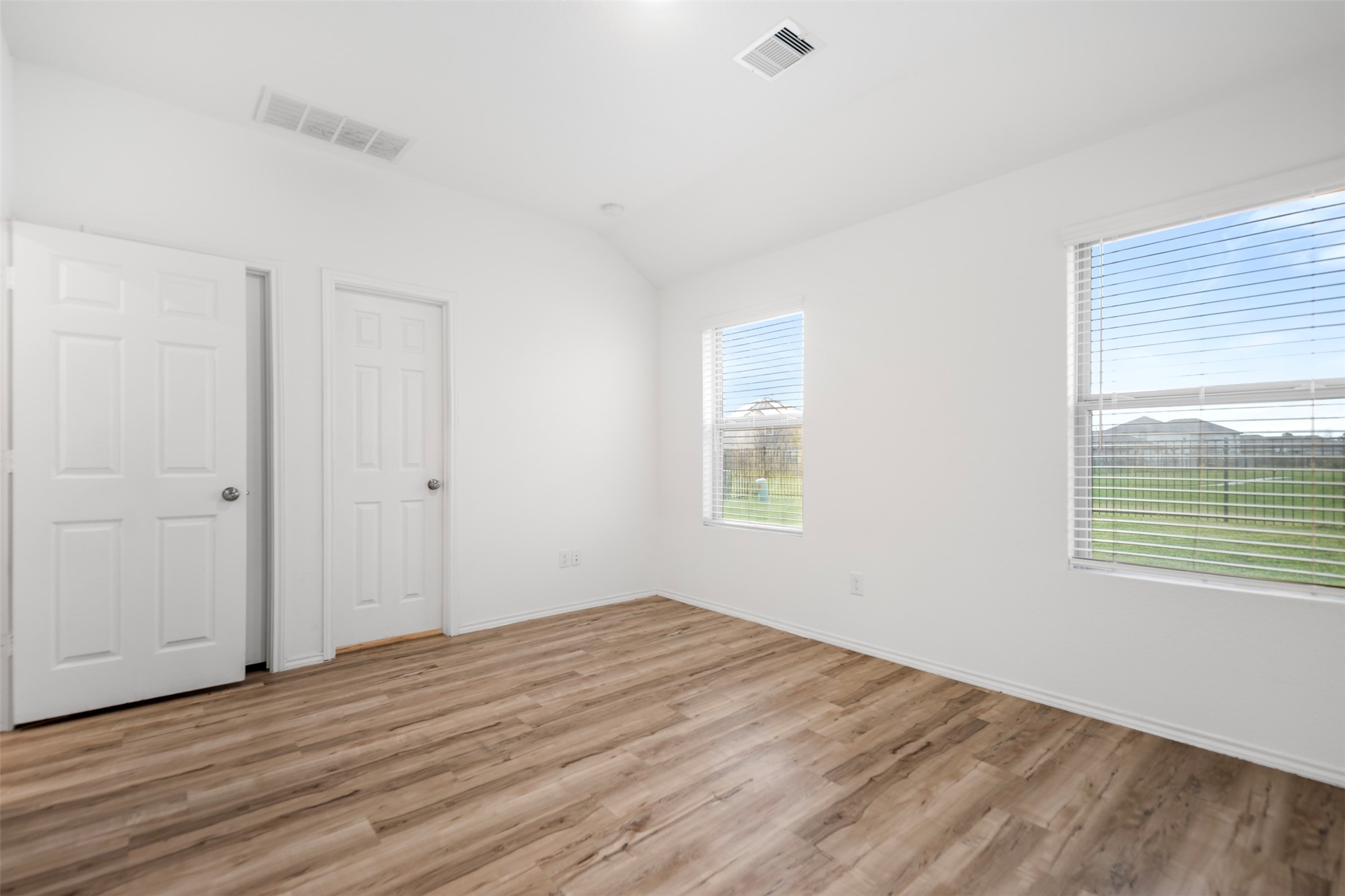 14519 Broadbury Pond Road Rosharon, TX 77583 - Photo 10 of 22 a view of empty room with wooden floor and fan