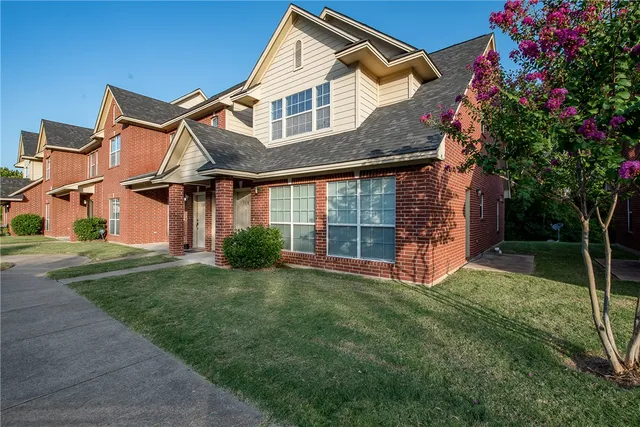 $1,965 | 1811 George Bush Drive East, Unit 411, College Station, TX 77840