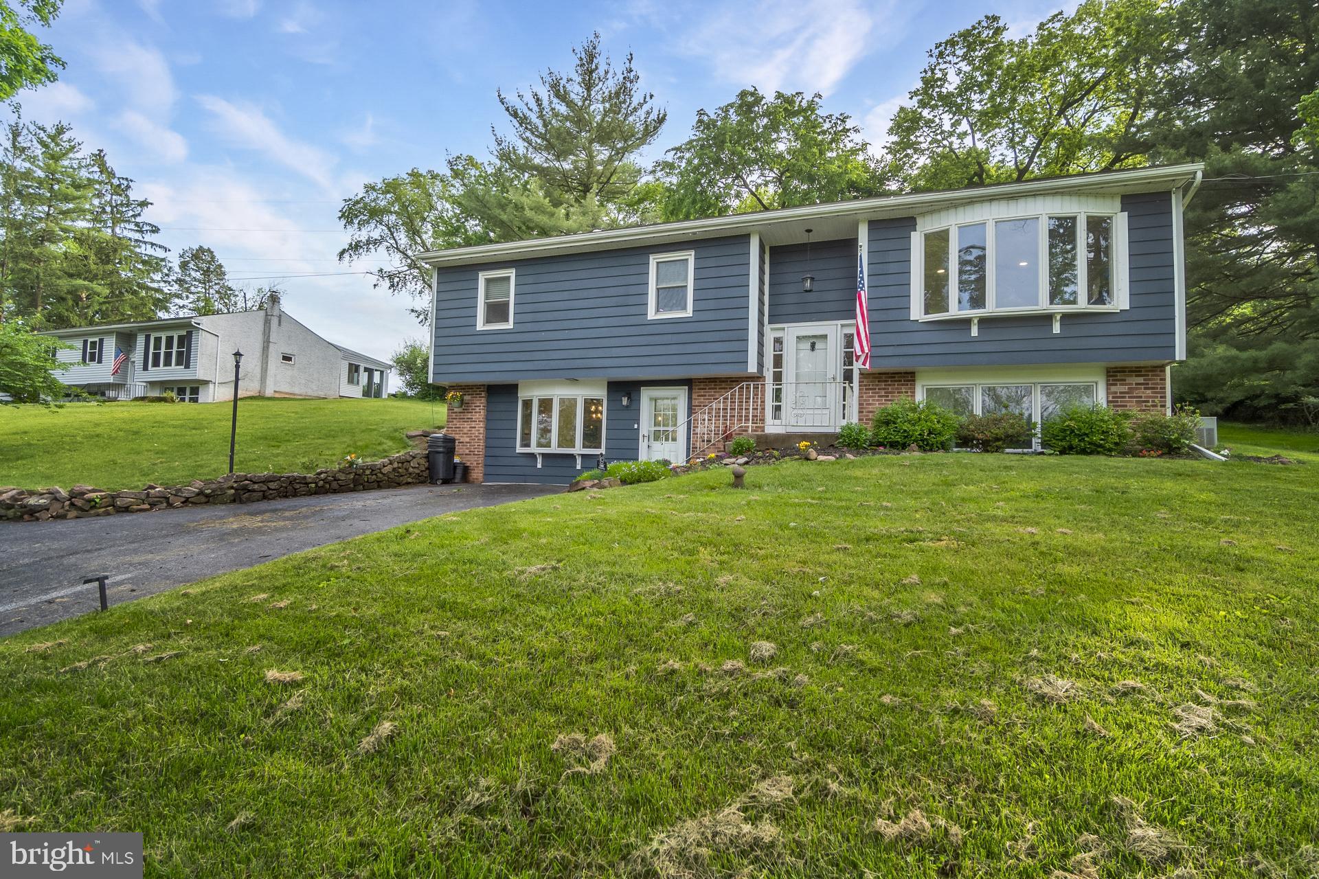 816 Spring City Road Phoenixville, PA 19460 - Photo 3 of 59