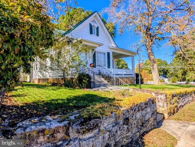 $245,000 | 132 South Thomas Street, Bedford, PA 15522