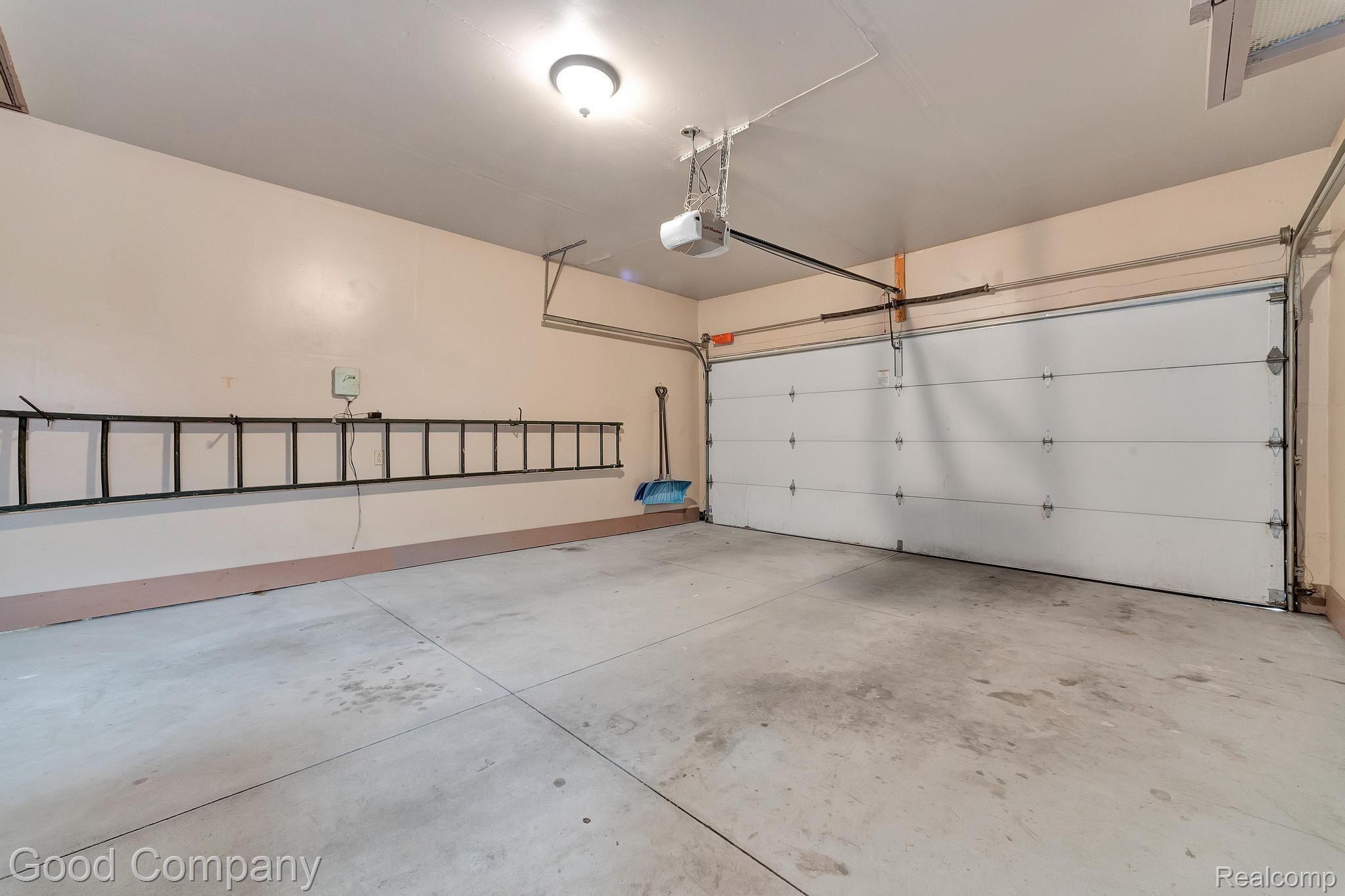 14066 12 Mile Road Warren, MI 48088 - Photo 29 of 36 Garage