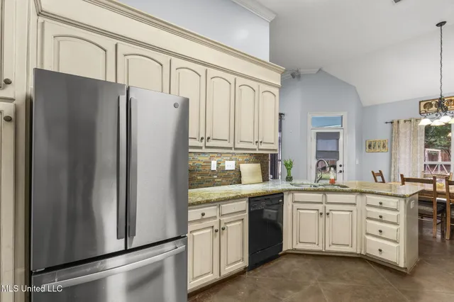 $395,000 | 124 Fox Hollow Bend, Brandon, MS 39047