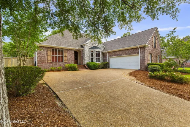 $395,000 | 124 Fox Hollow Bend, Brandon, MS 39047