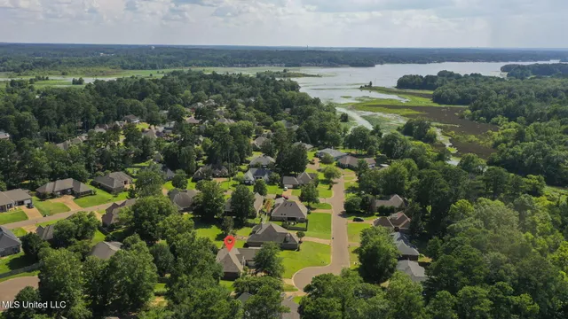 $395,000 | 124 Fox Hollow Bend, Brandon, MS 39047