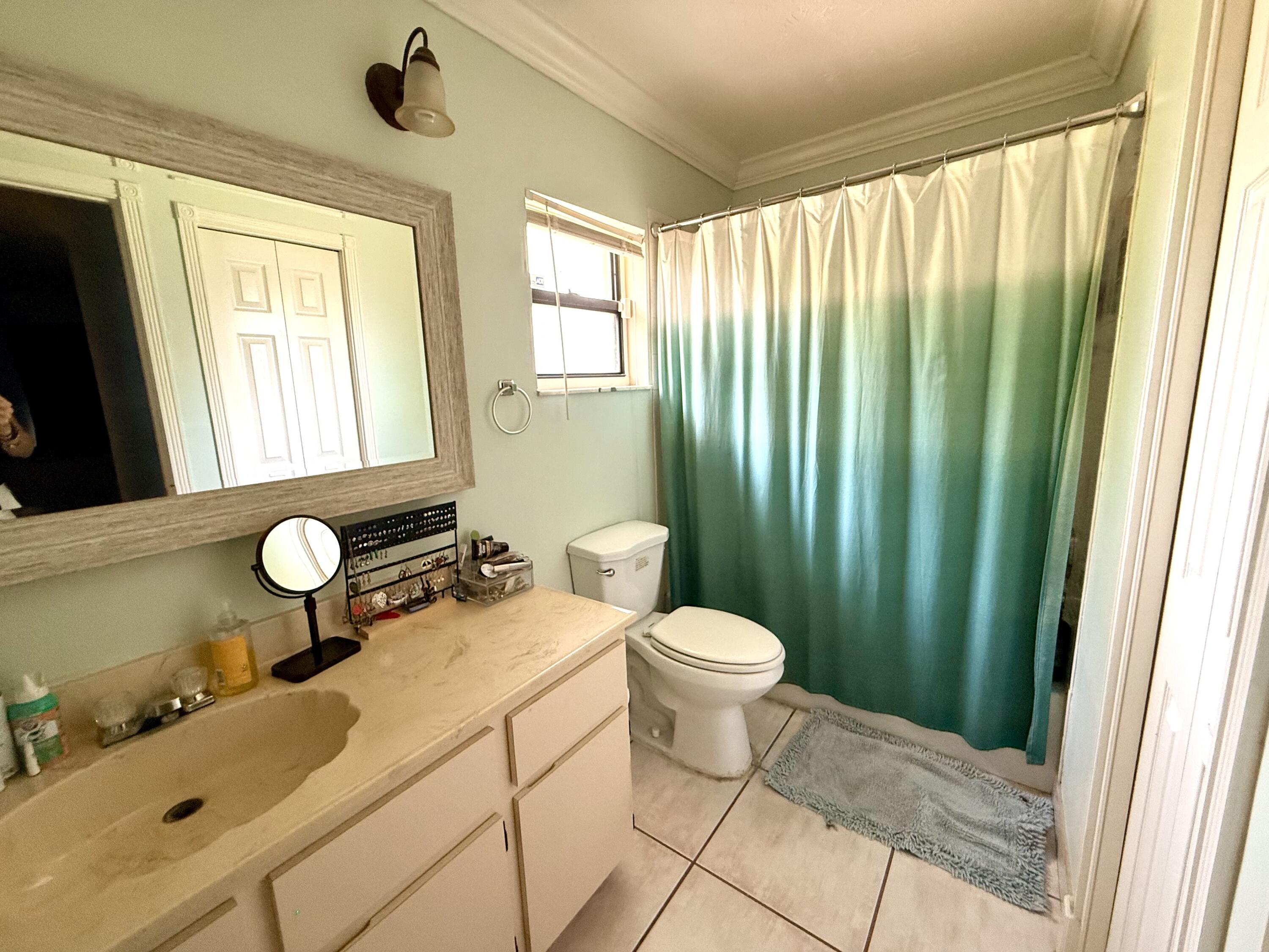 1114 Southwest Del Rio Boulevard Port St. Lucie, FL 34953 - Photo 26 of 31 Primary Bathroom