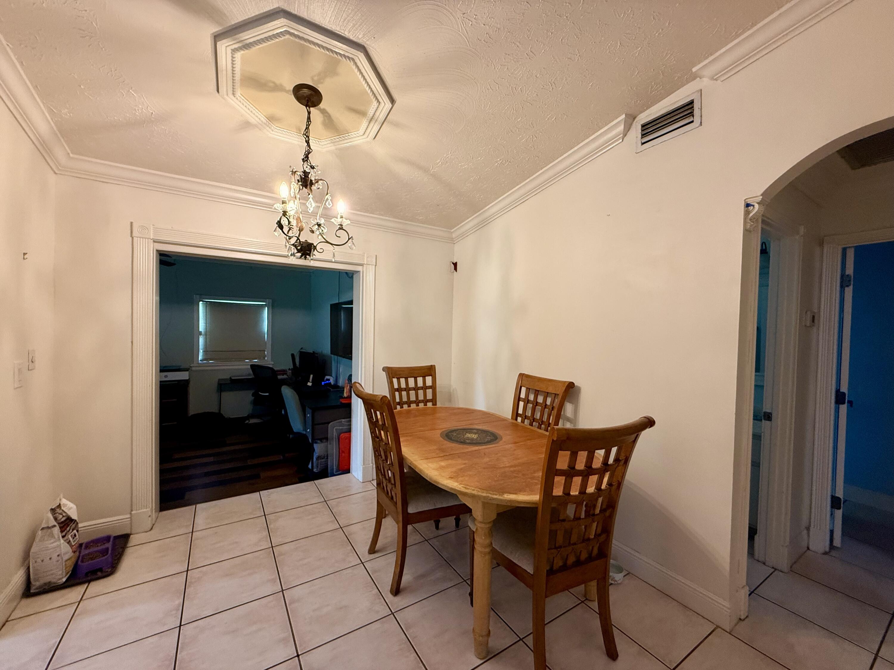 1114 Southwest Del Rio Boulevard Port St. Lucie, FL 34953 - Photo 3 of 31 Dining