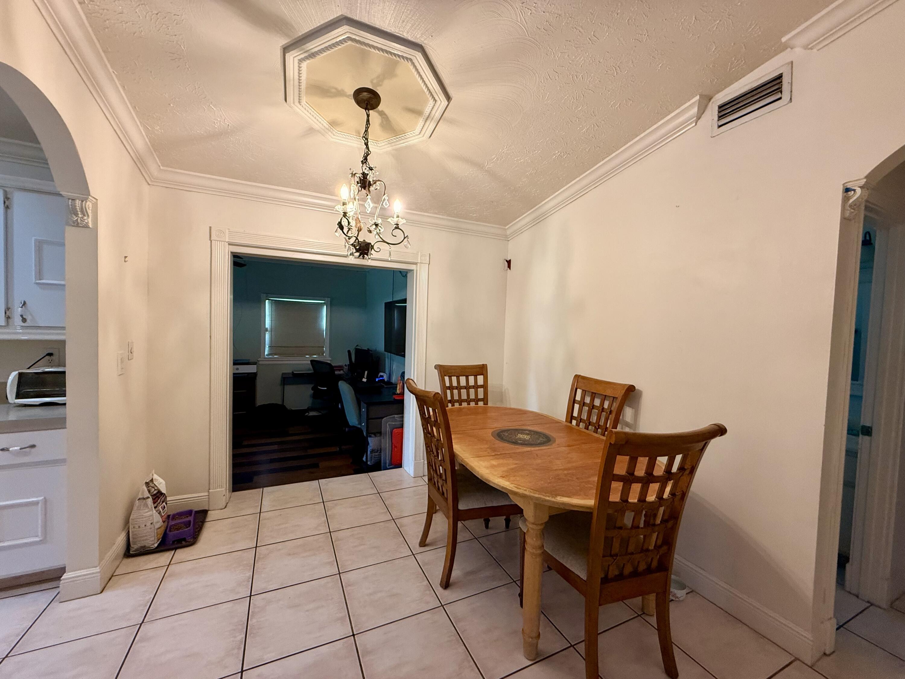 1114 Southwest Del Rio Boulevard Port St. Lucie, FL 34953 - Photo 4 of 31 Dining into Kitchen