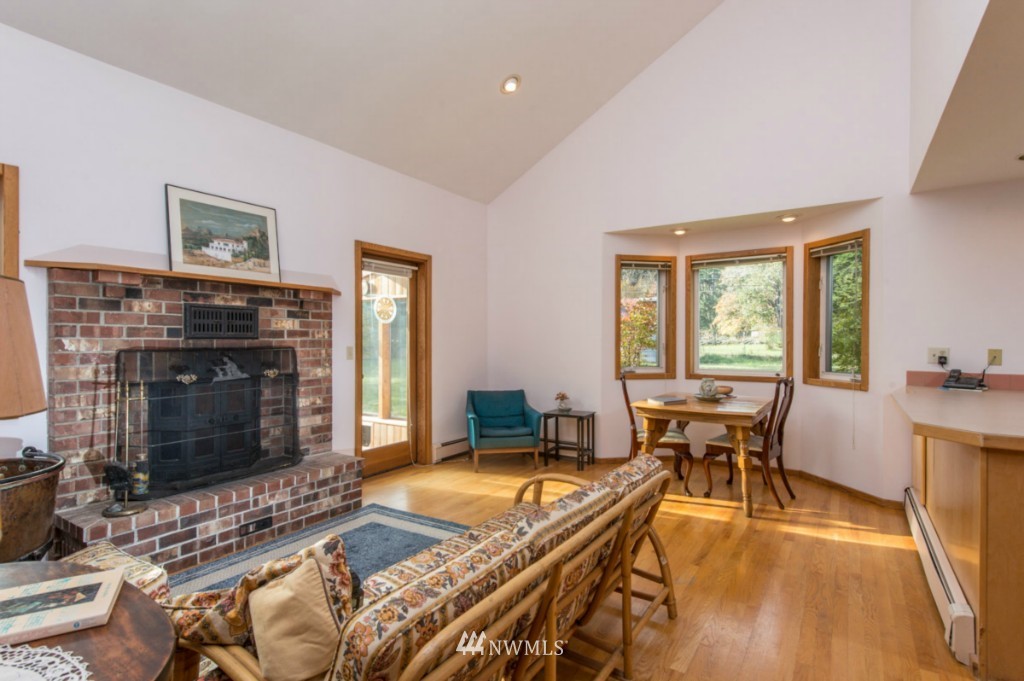19132 Beall Road Southwest Vashon, WA 98070 - Photo 9 of 25