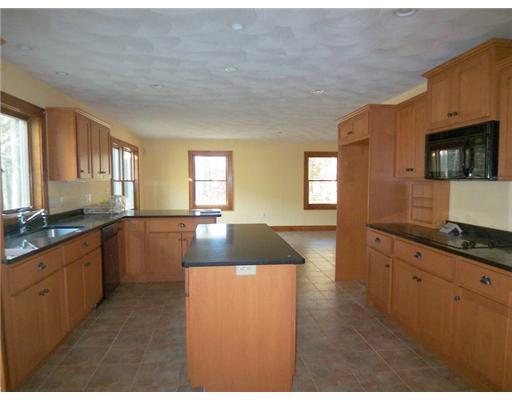 19 Port Road Kennebunk, ME 04043 - Photo 2 of 19 Kitchen.