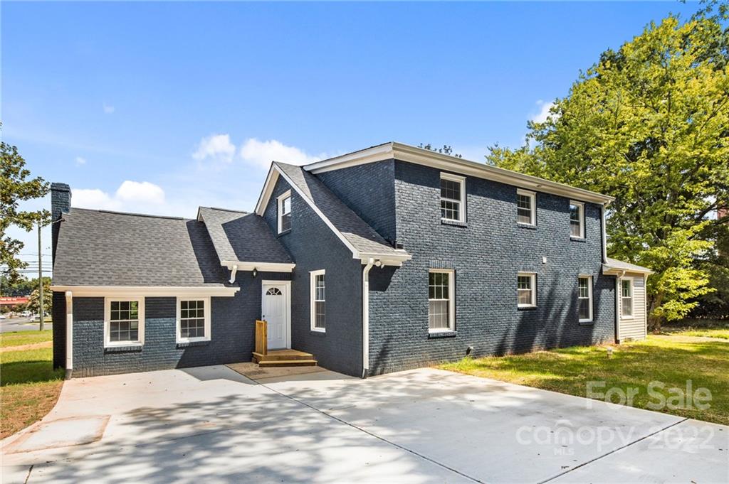 6000 Hickory Grove Road Charlotte, NC 28215 - Photo 12 of 40 a front view of a house with a yard