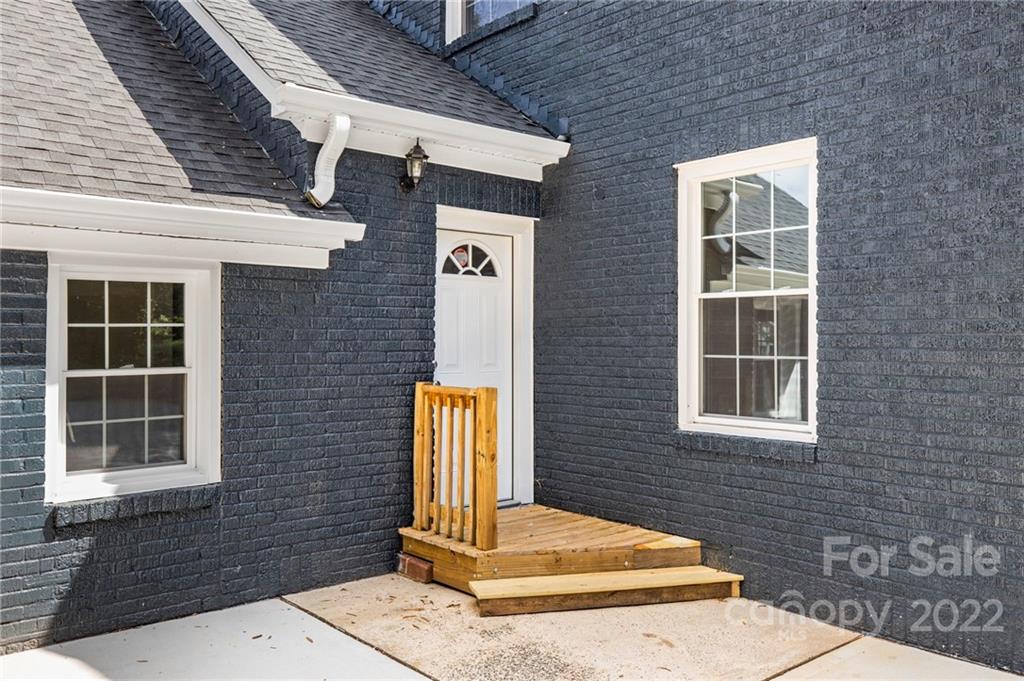 6000 Hickory Grove Road Charlotte, NC 28215 - Photo 14 of 40 a front view of a house with a