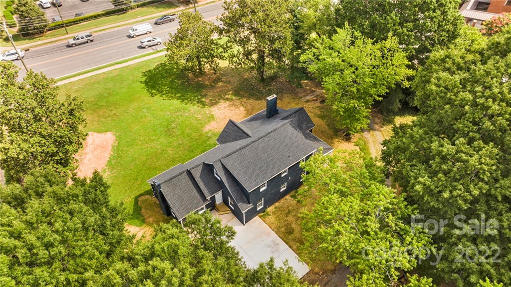 6000 Hickory Grove Road Charlotte, NC 28215 - Photo 17 of 40 a view of a yard