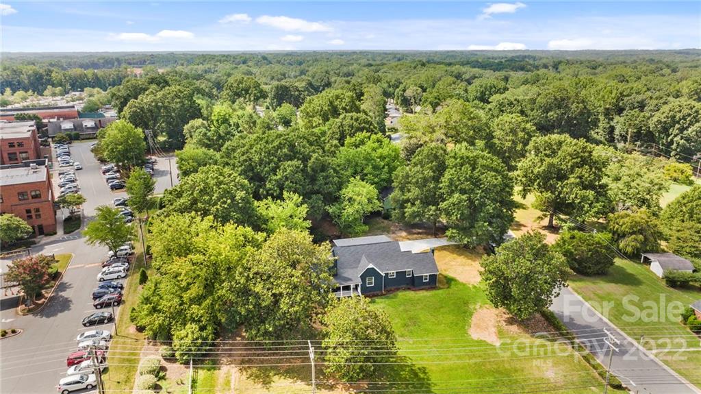 6000 Hickory Grove Road Charlotte, NC 28215 - Photo 20 of 40 a view of a lake with a house