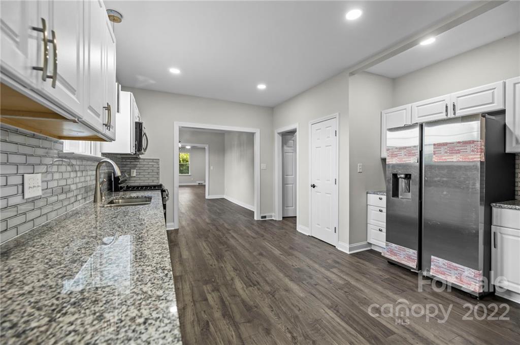 6000 Hickory Grove Road Charlotte, NC 28215 - Photo 28 of 40 a view of a livingroom with wooden floor