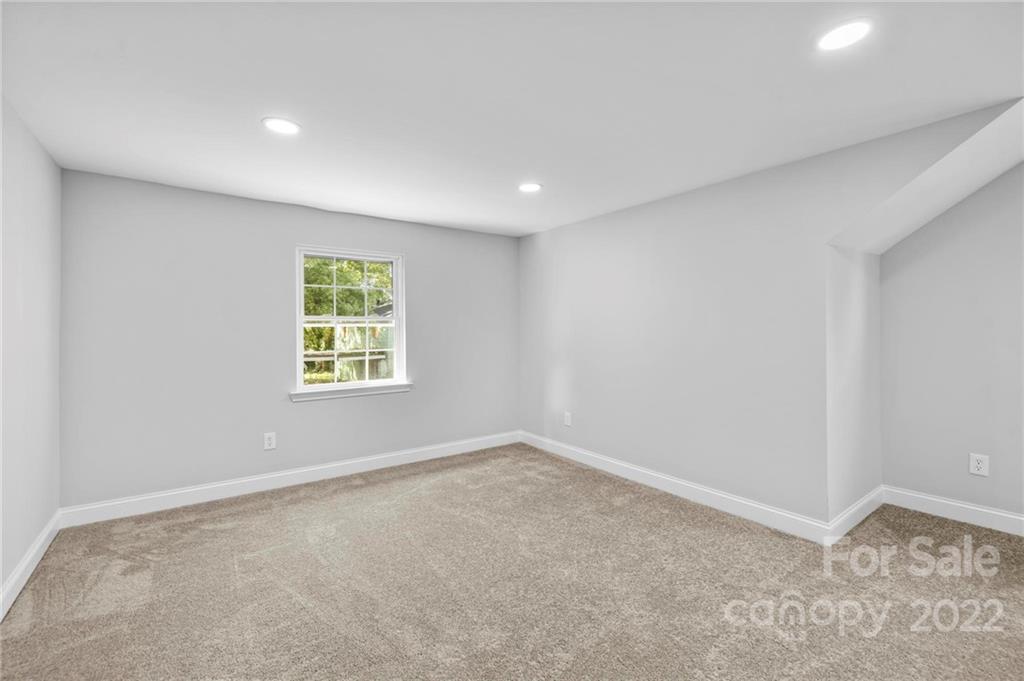 6000 Hickory Grove Road Charlotte, NC 28215 - Photo 35 of 40 an empty room with a window
