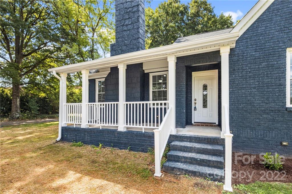 6000 Hickory Grove Road Charlotte, NC 28215 - Photo 4 of 40 a view of a house with a small yard and wooden fence