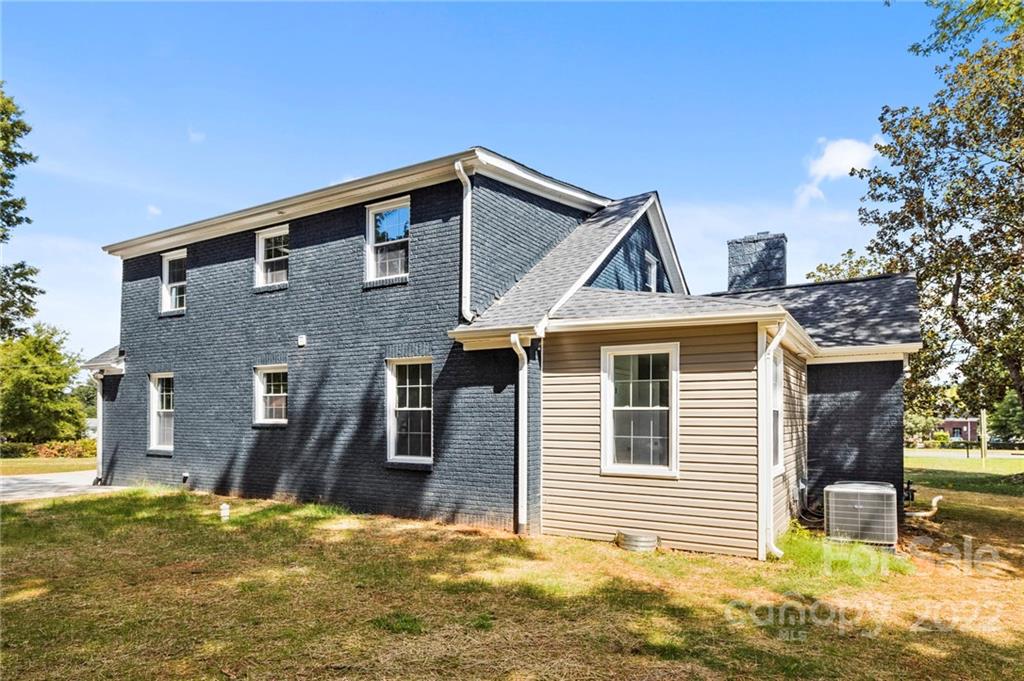 6000 Hickory Grove Road Charlotte, NC 28215 - Photo 9 of 40 a front view of a house with a yard