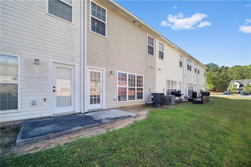 6120 Capitol Knoll Fairburn, GA 30213 - Photo 27 of 28 a view of a house with backyard and sitting area