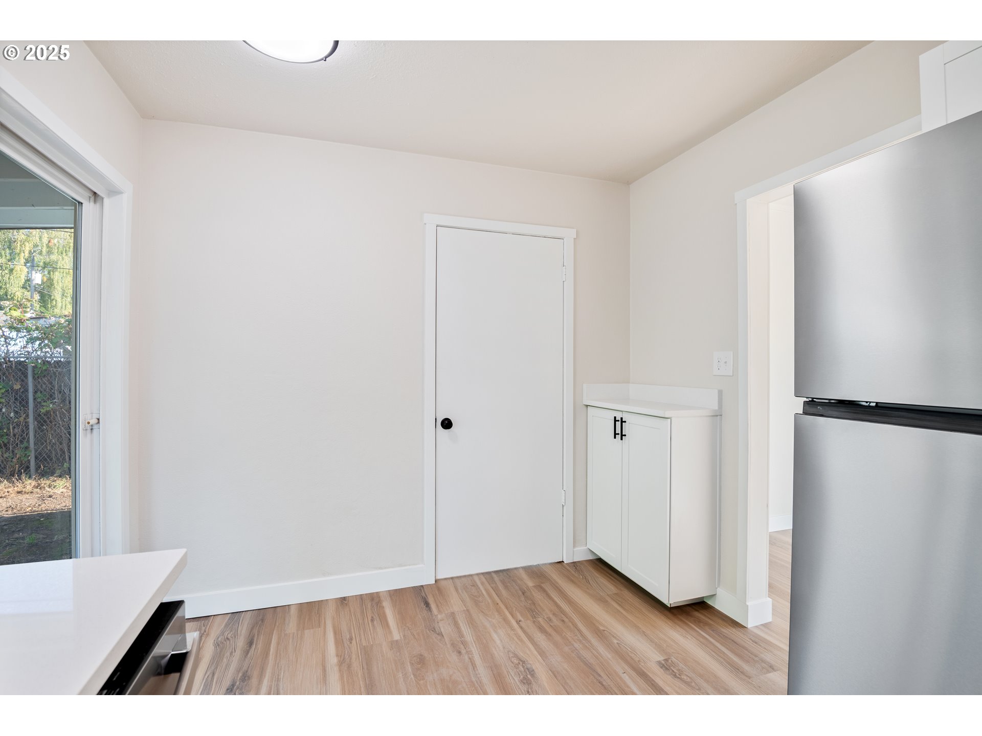 435 28th Avenue Longview, WA 98632 - Photo 12 of 24 a view of an empty room and wooden floor
