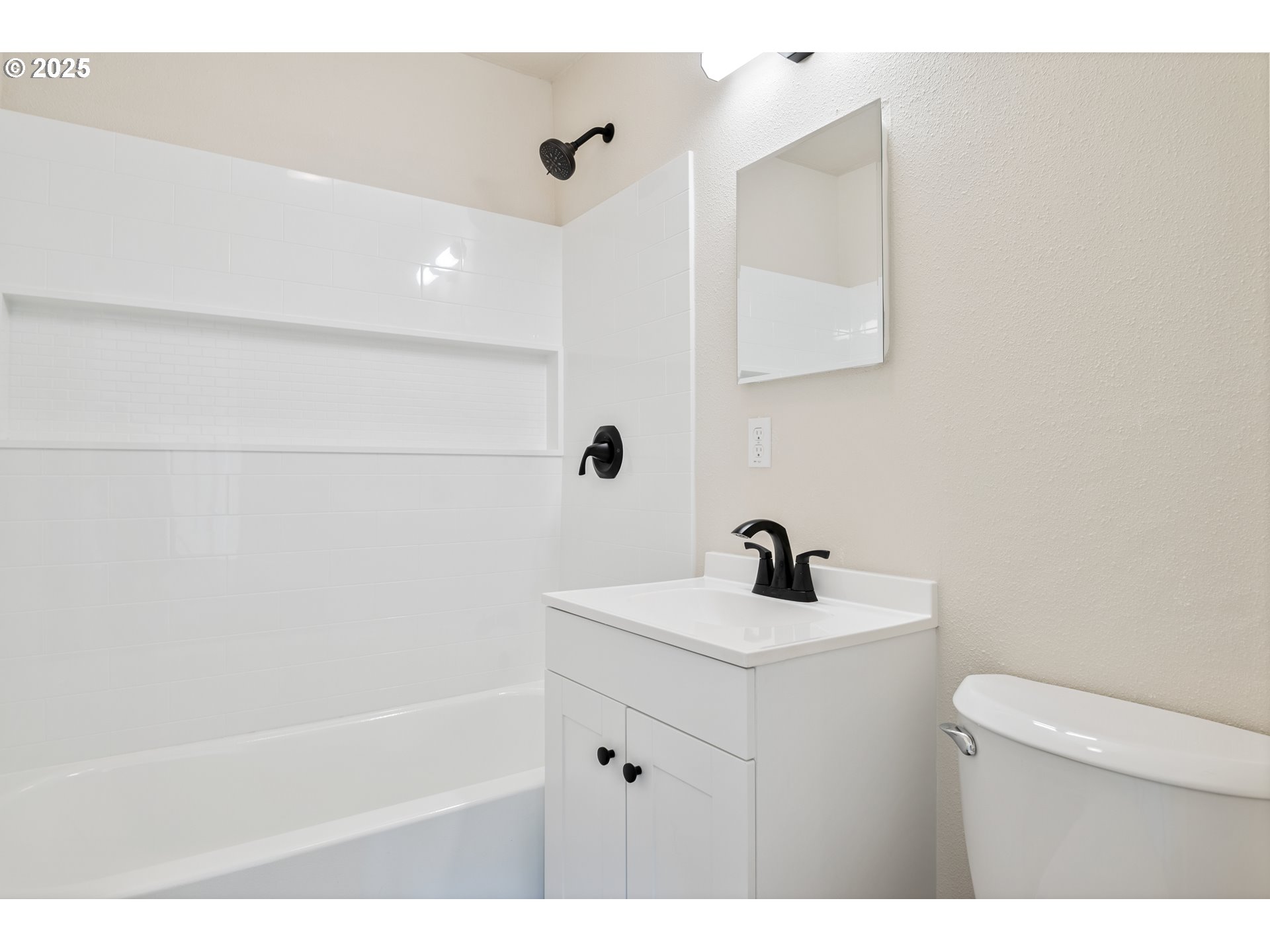 435 28th Avenue Longview, WA 98632 - Photo 14 of 24 a bathroom with a sink a toilet and a mirror
