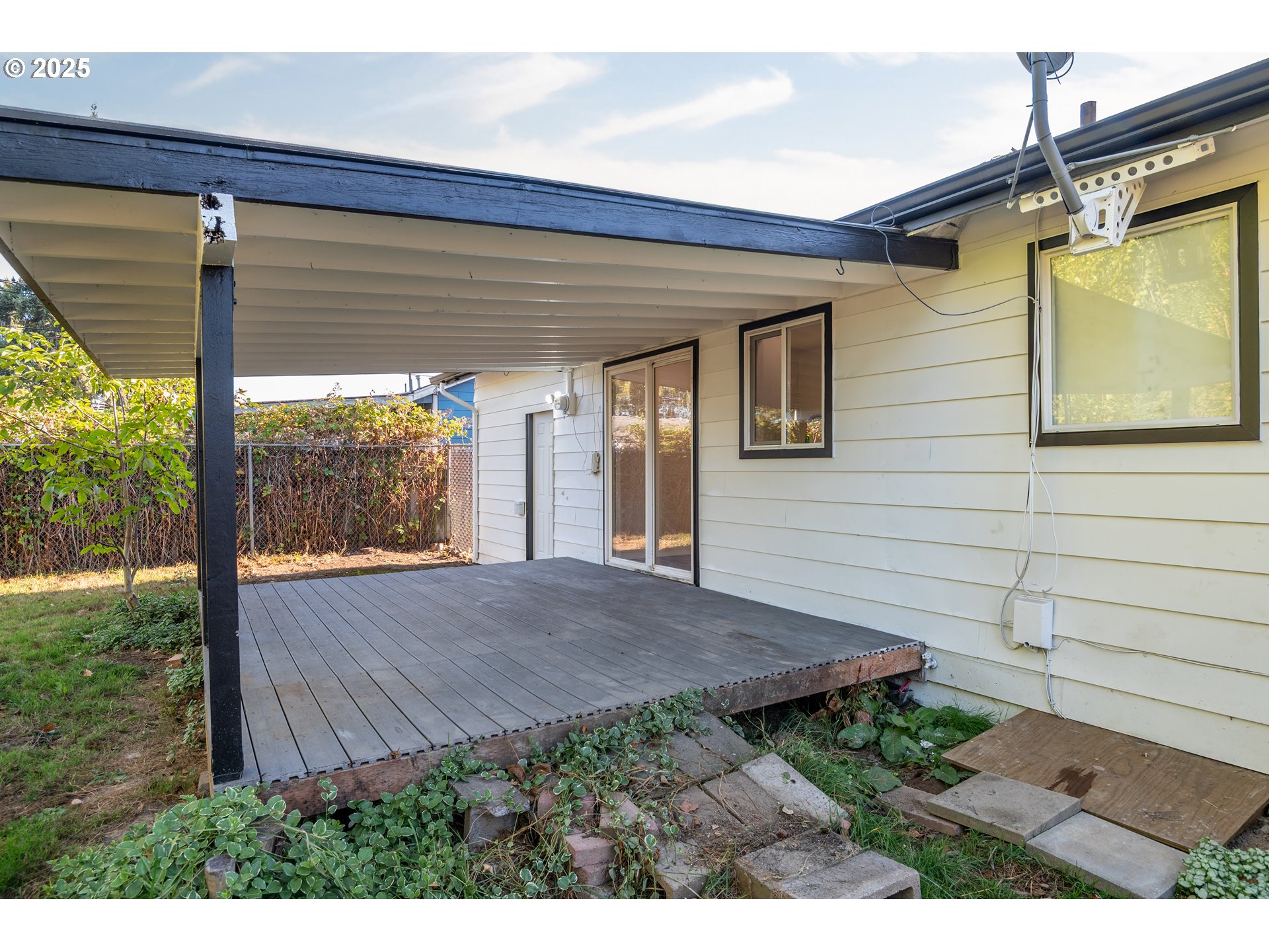 435 28th Avenue Longview, WA 98632 - Photo 18 of 24 a view of outdoor space and yard