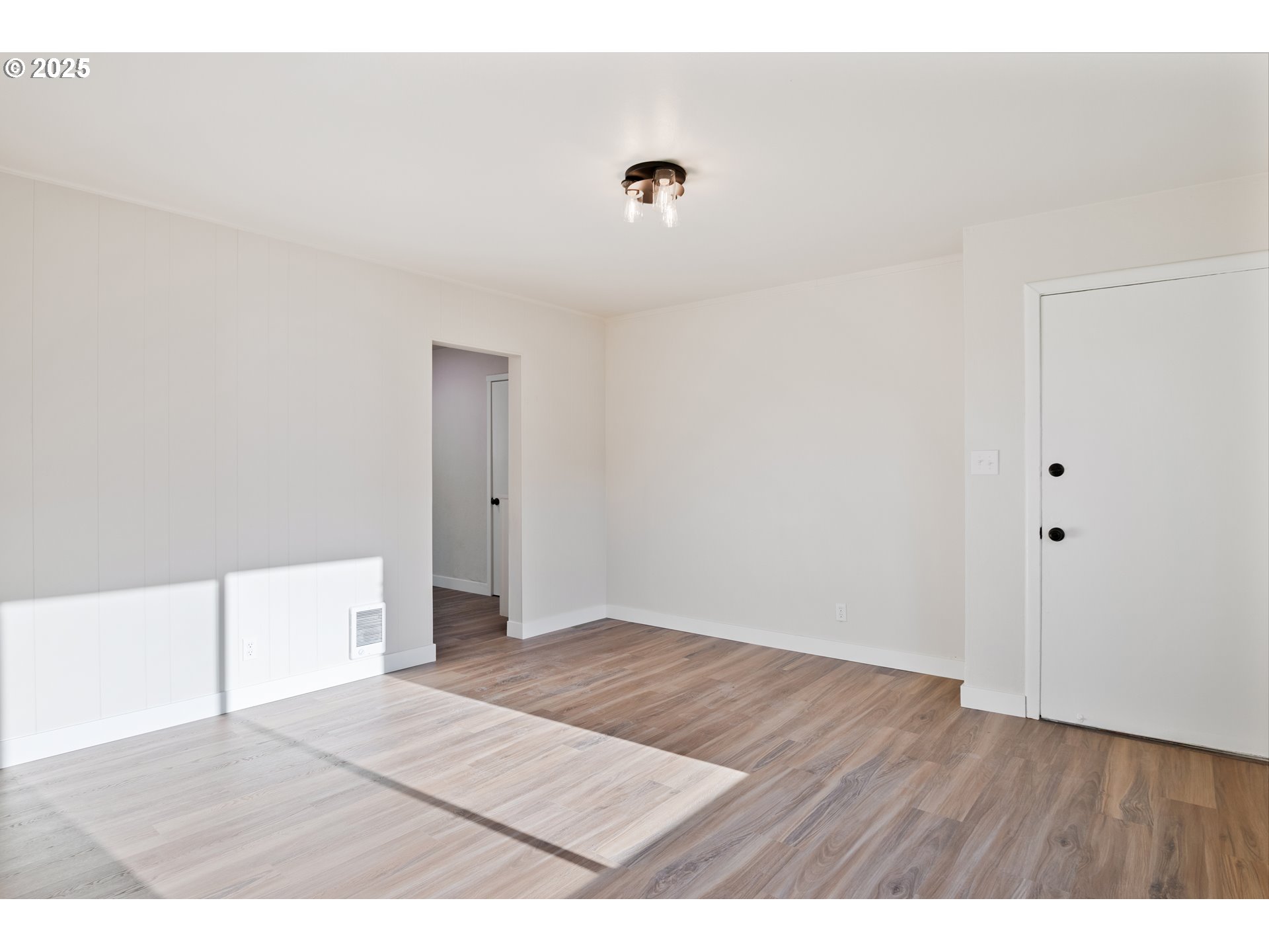 435 28th Avenue Longview, WA 98632 - Photo 8 of 24 a view of an empty room