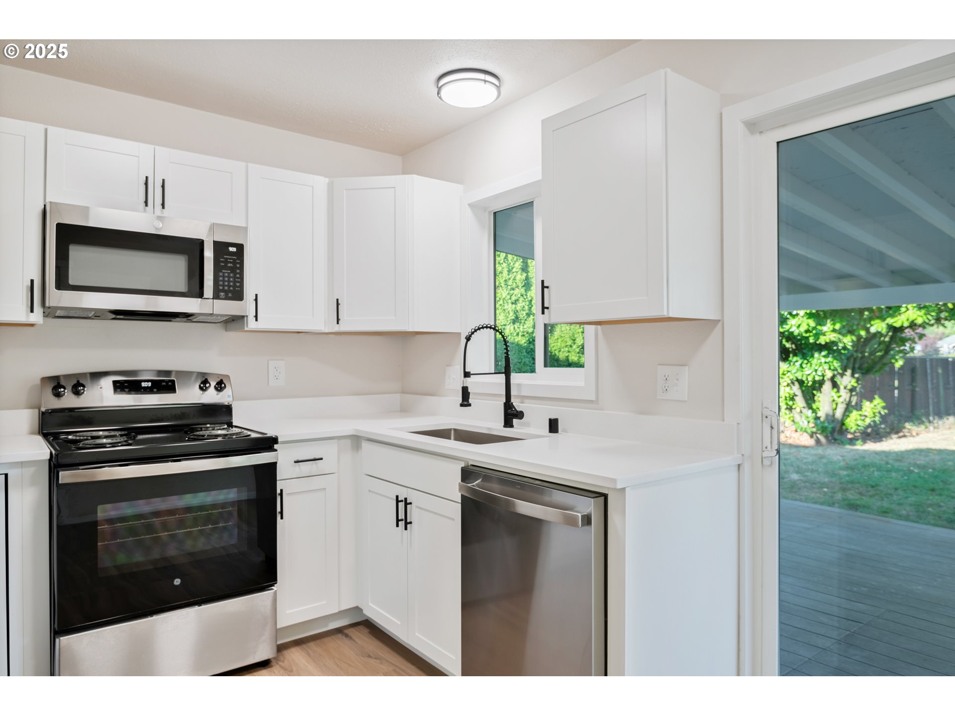 435 28th Avenue Longview, WA 98632 - Photo 10 of 24 a kitchen with a sink stove and microwave