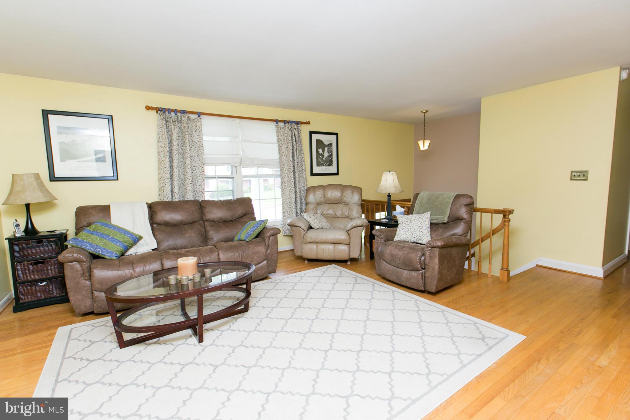 8727 Valleyfield Road Lutherville-Timonium, MD 21093 - Photo 4 of 28 Living Room