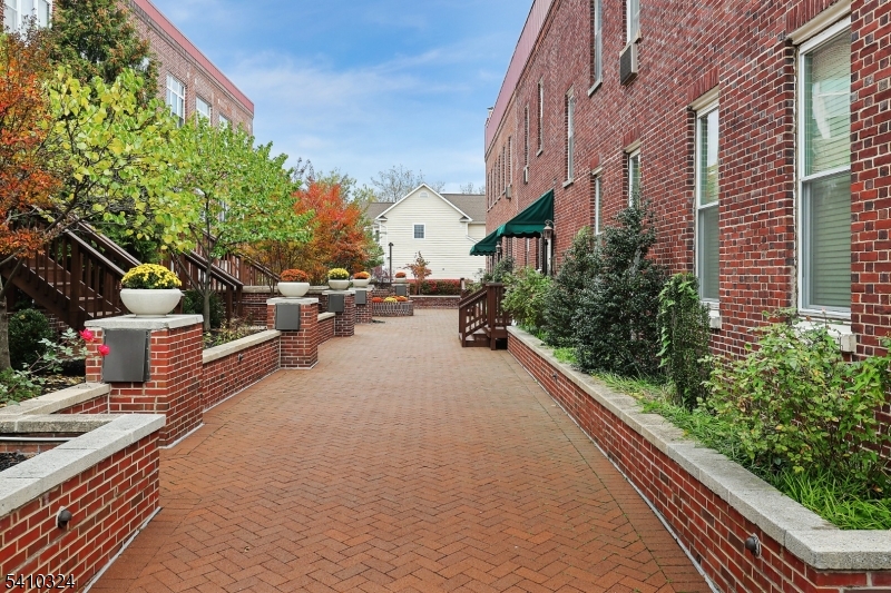 515 Trinity Place, Unit 1ON Westfield, NJ 07090 - Photo 3 of 19