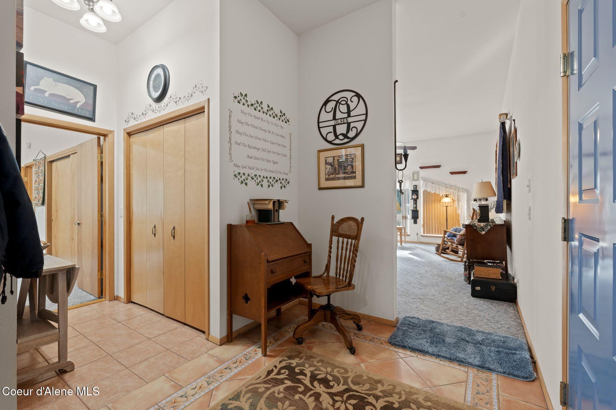 780 Selkirk Road Sandpoint, ID 83864 - Photo 8 of 57 Main level entry