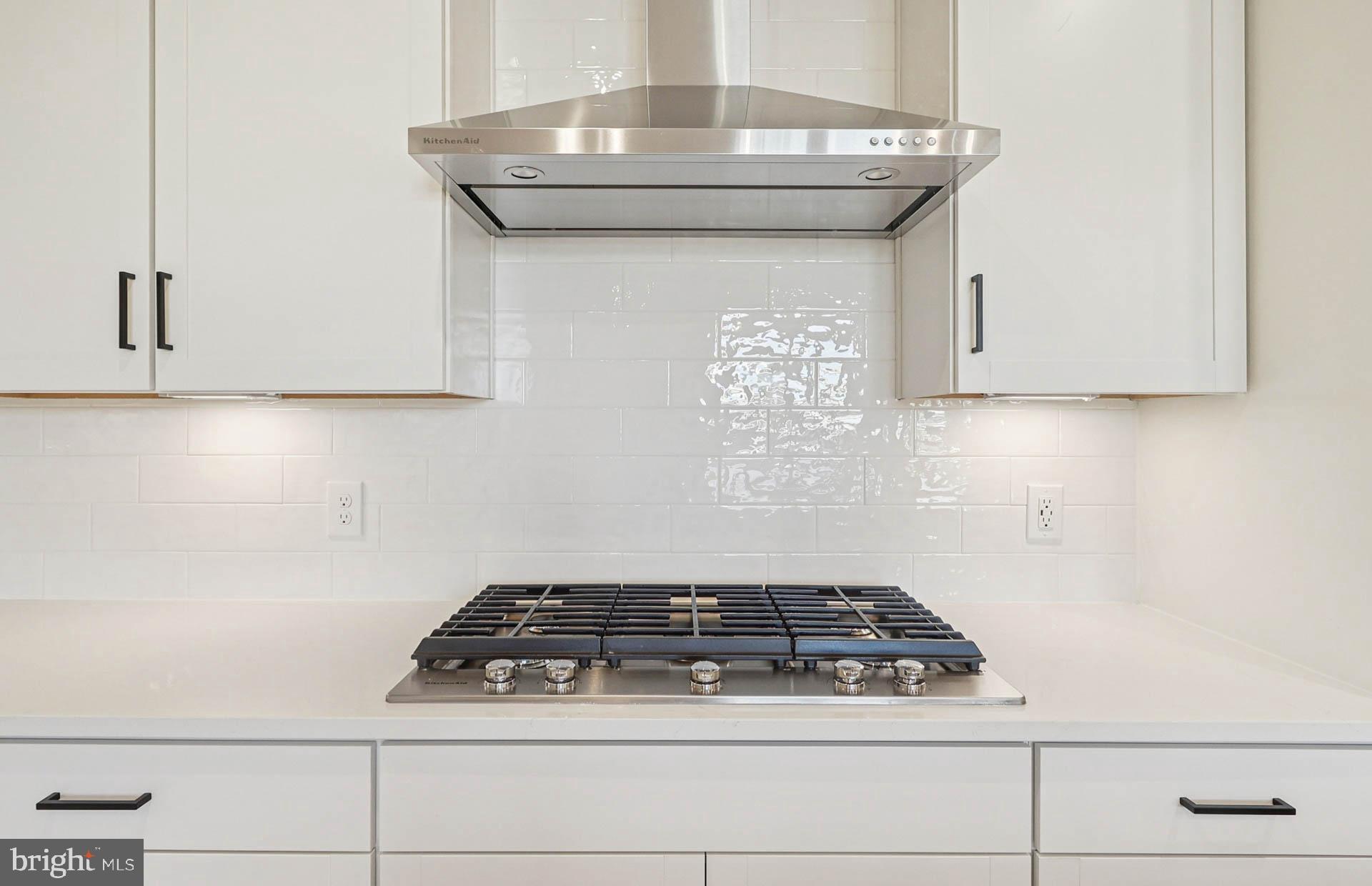 1141 Fortune Terrace, Unit 307 Potomac, MD 20854 - Photo 10 of 27 Cooktop - Actual Home