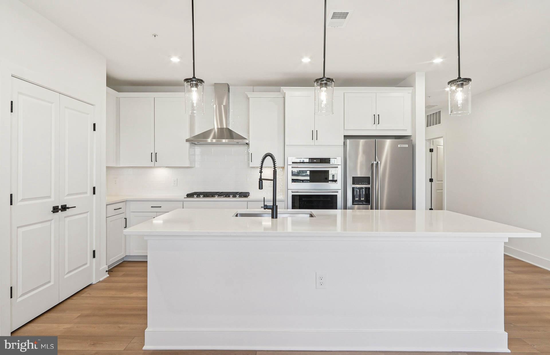 1141 Fortune Terrace, Unit 307 Potomac, MD 20854 - Photo 5 of 27 Kitchen - Actual Home