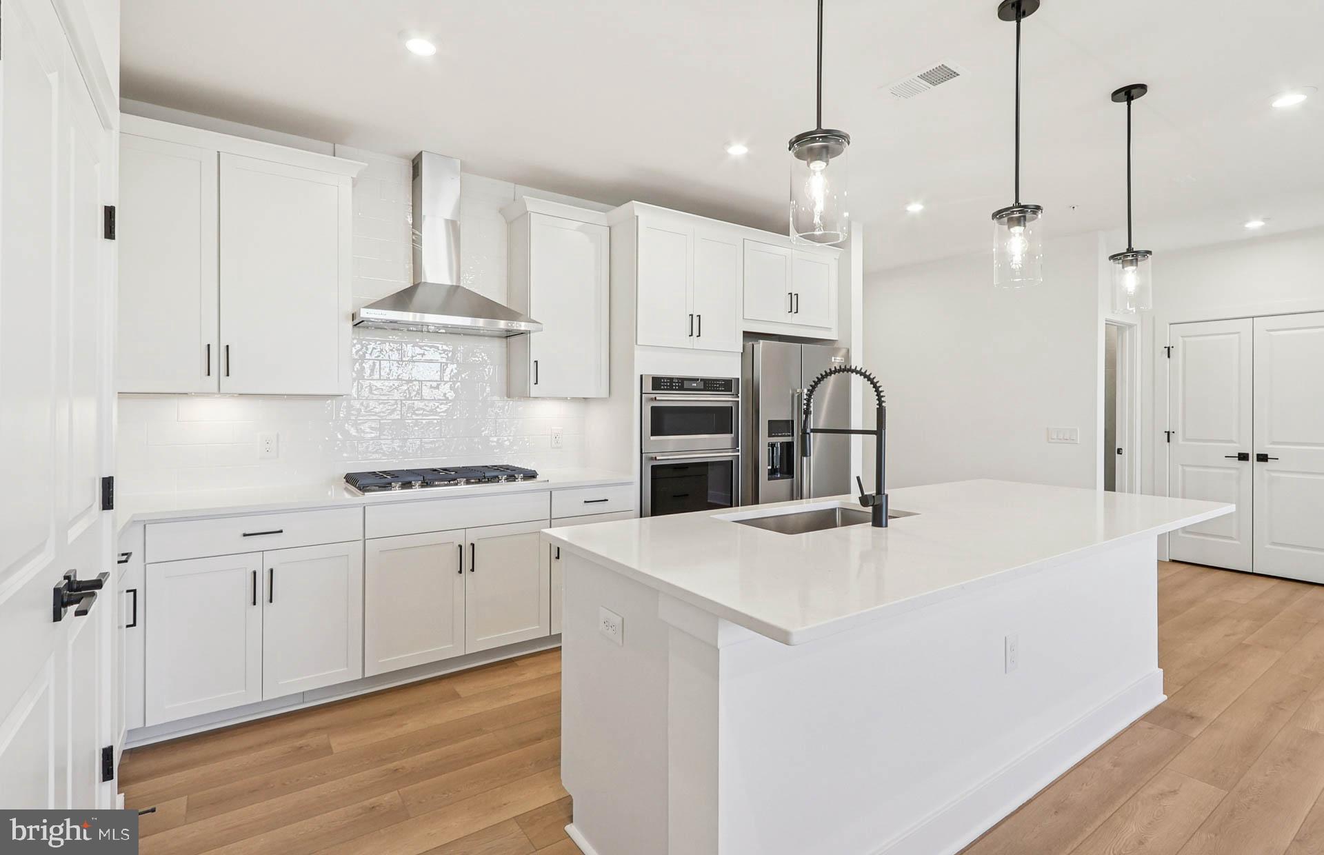 1141 Fortune Terrace, Unit 307 Potomac, MD 20854 - Photo 6 of 27 Kitchen - Actual Home