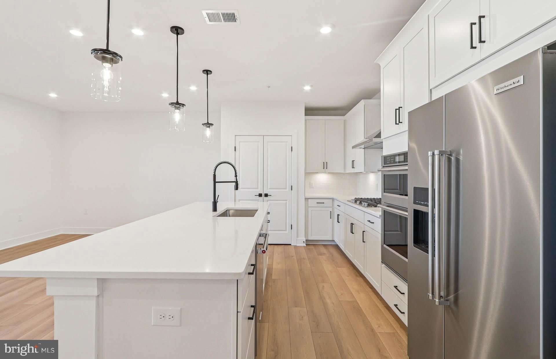 1141 Fortune Terrace, Unit 307 Potomac, MD 20854 - Photo 7 of 27 Kitchen - Actual Home