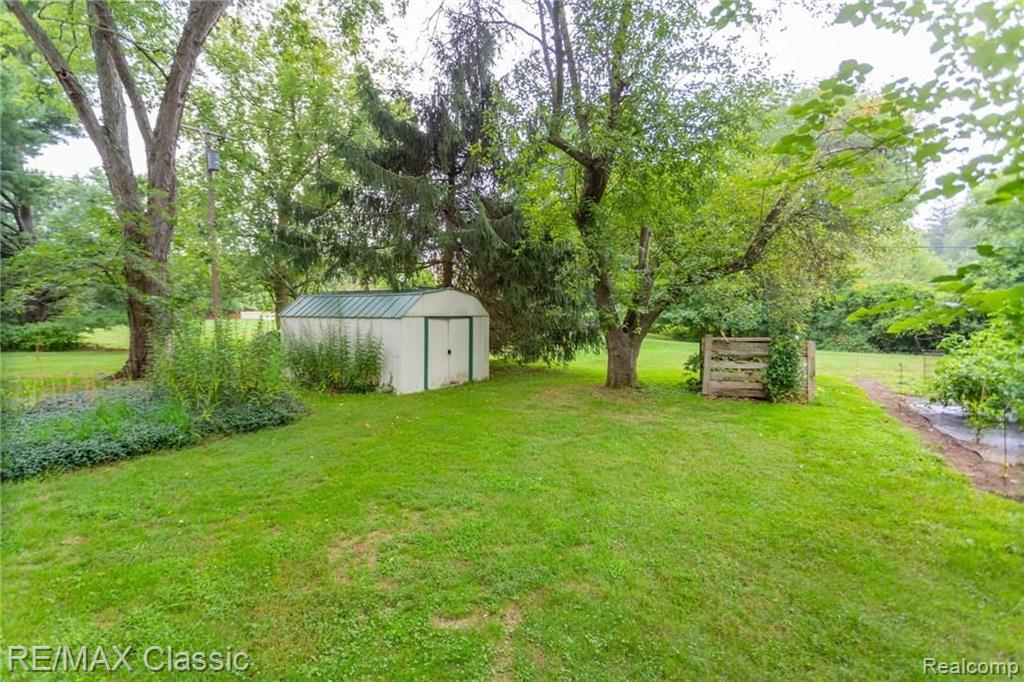 17888 Beck Road Northville, MI 48168 - Photo 7 of 31