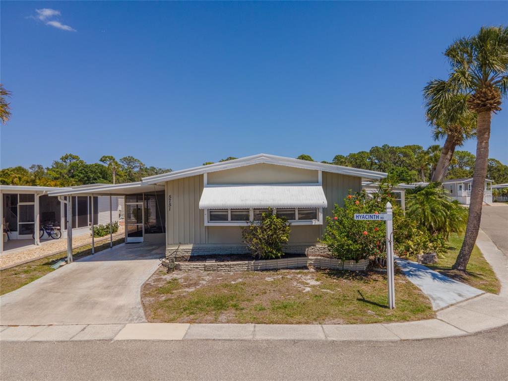 5751 Hyacinth Road Venice, FL 34293 - Photo 1 of 44