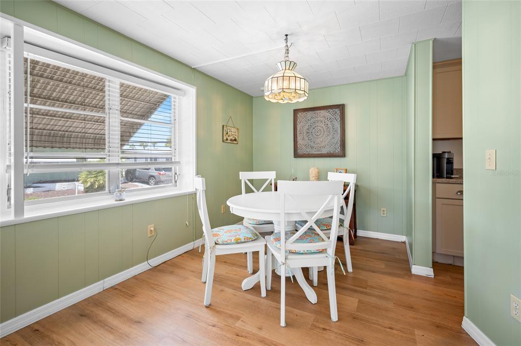 5751 Hyacinth Road Venice, FL 34293 - Photo 8 of 44